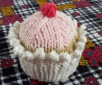 finished knitted cupcake (2)